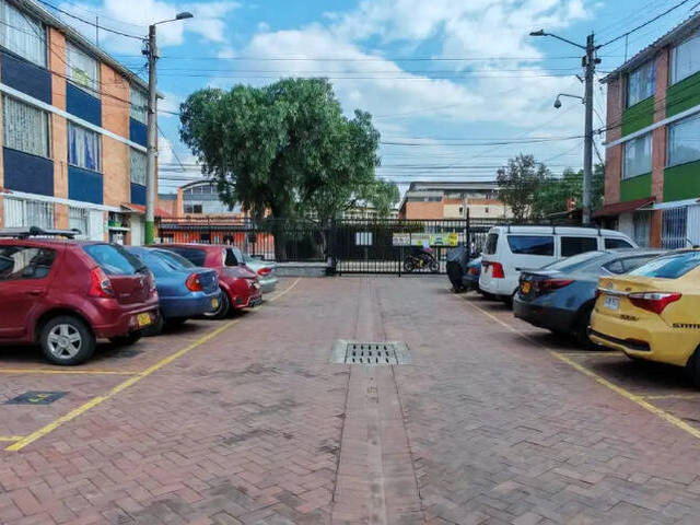 #2185352147 - Casa con conjunto cerrado para Venta en Bogotá - DC